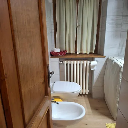 Grazioso In Casa Di Montagna A *